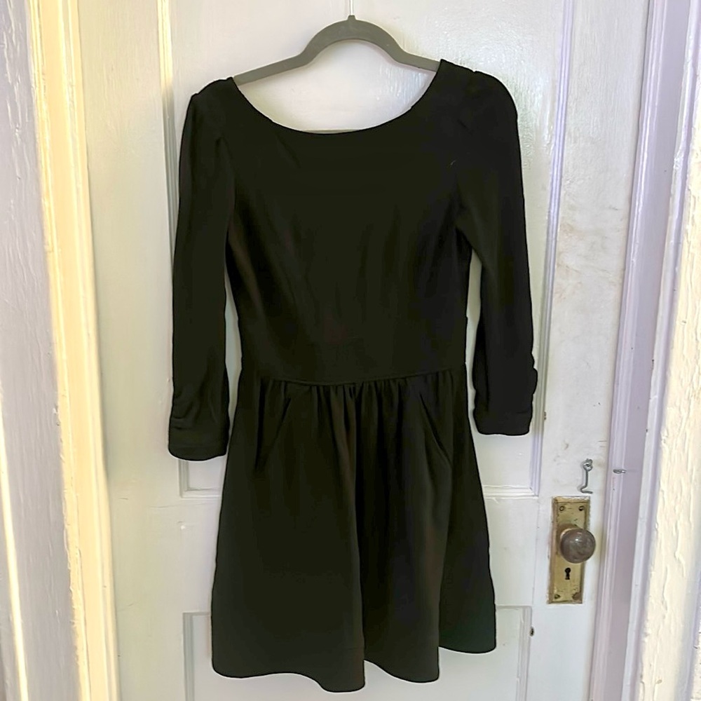 Diane Von Furstenberg size 4 black quarter sleeve dress.
